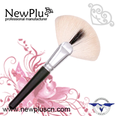 Fan powder brush