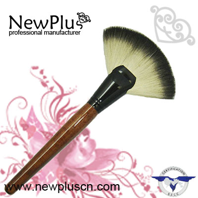 Fan powder brush