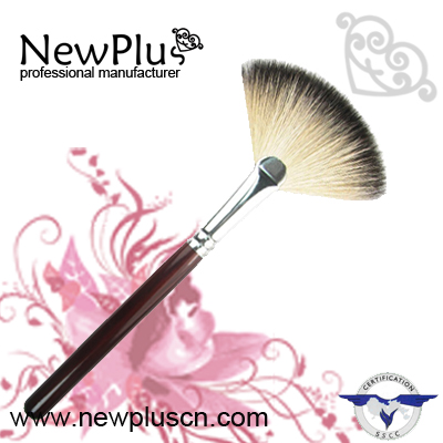 Fan powder brush