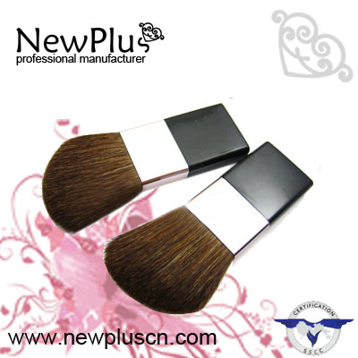 angled blush brush