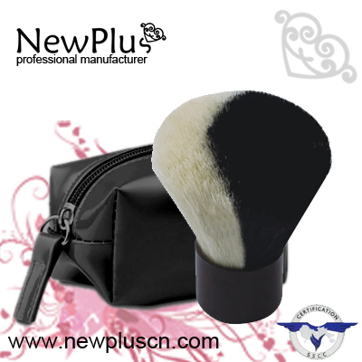 Kabuki brush