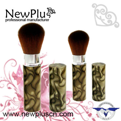 Retractable Kabuki brush