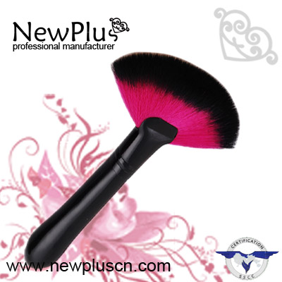 Fan powder brush