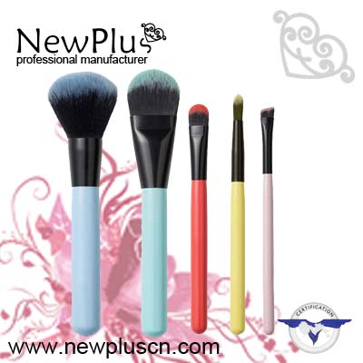 colorful eyeliner brush
