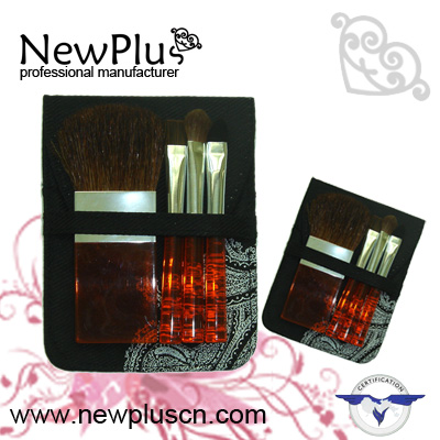 4PCS  plastic handle black ferrule white bag Makeup Brush Set