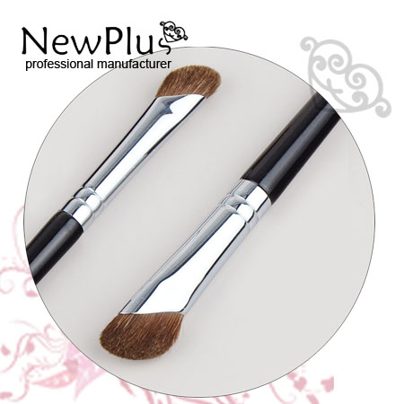 sharp slant eyeshadow brush