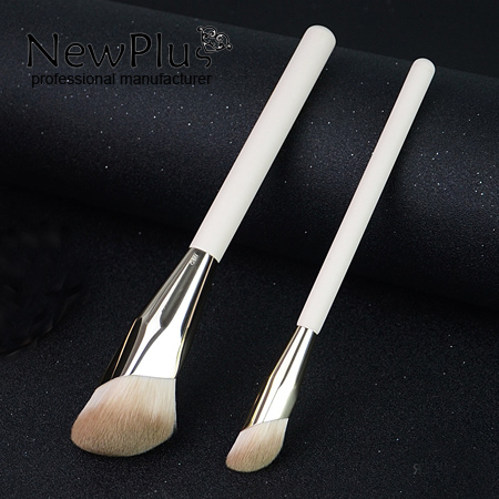 slant foundation brush