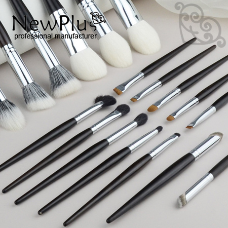 makeup brush set with texture handle