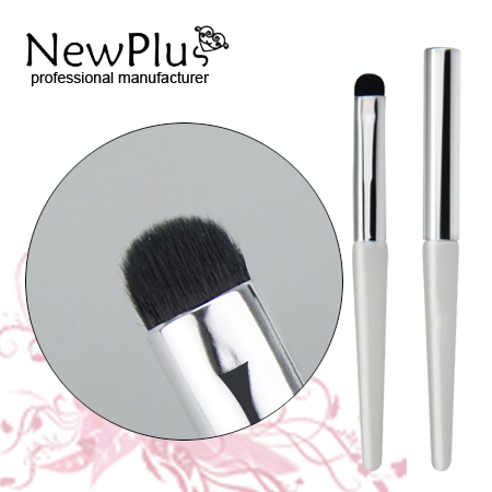 eye shadow brush